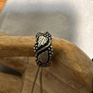 Sterling Silver Grape Leaf Design Size 7